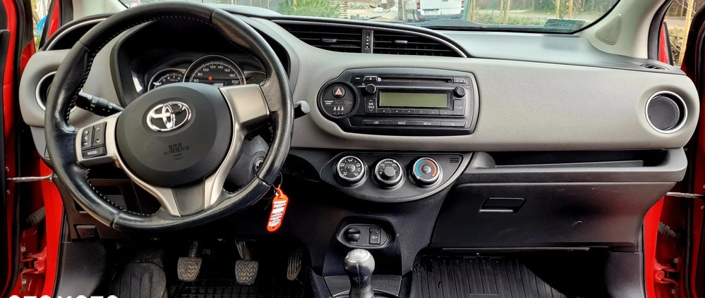Toyota Yaris cena 25000 przebieg: 194500, rok produkcji 2017 z Rumia małe 92